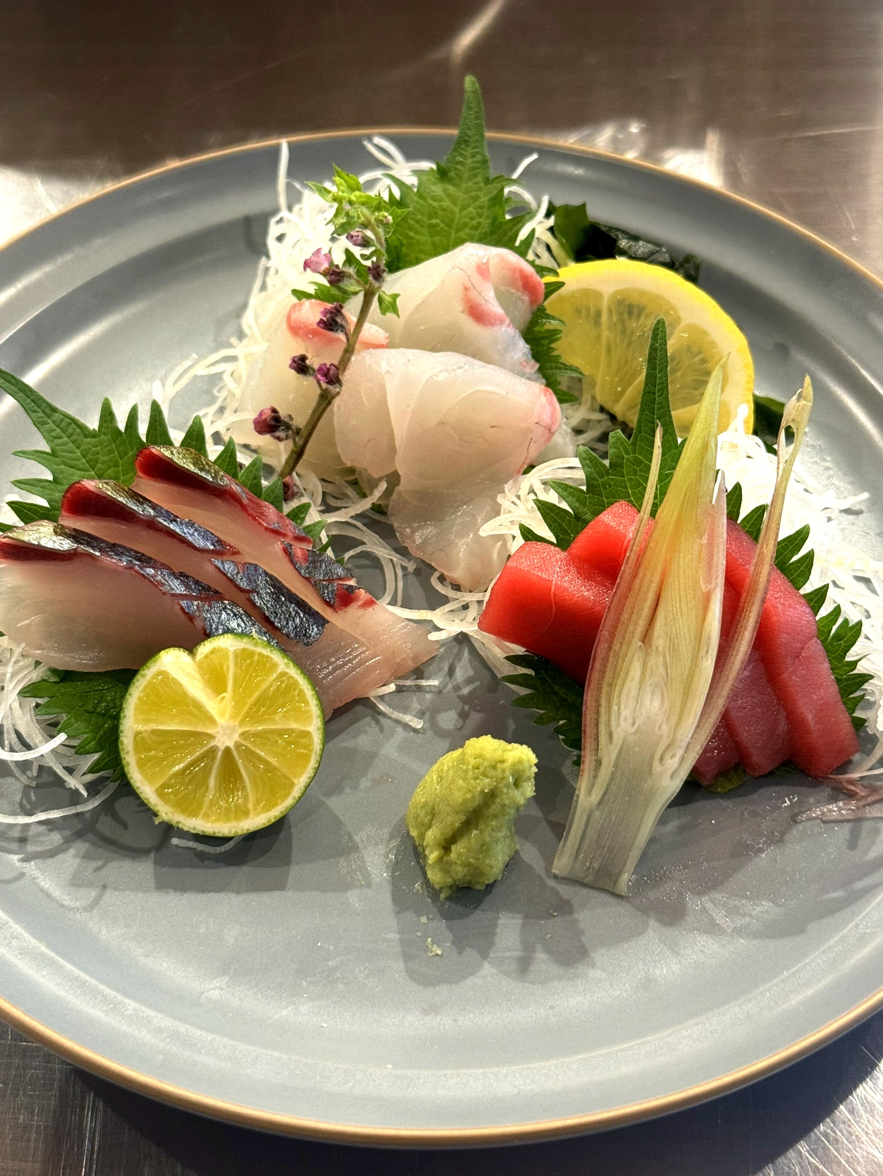 市場直送の新鮮なお造り・鮮魚